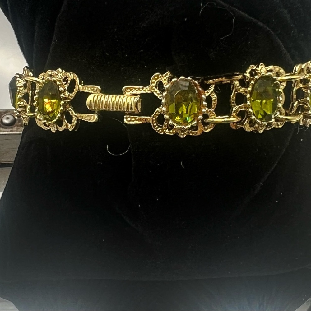Vintage Gold-filled Hawaiian Jade Bracelet - 1960’s - Picture 3 of 8